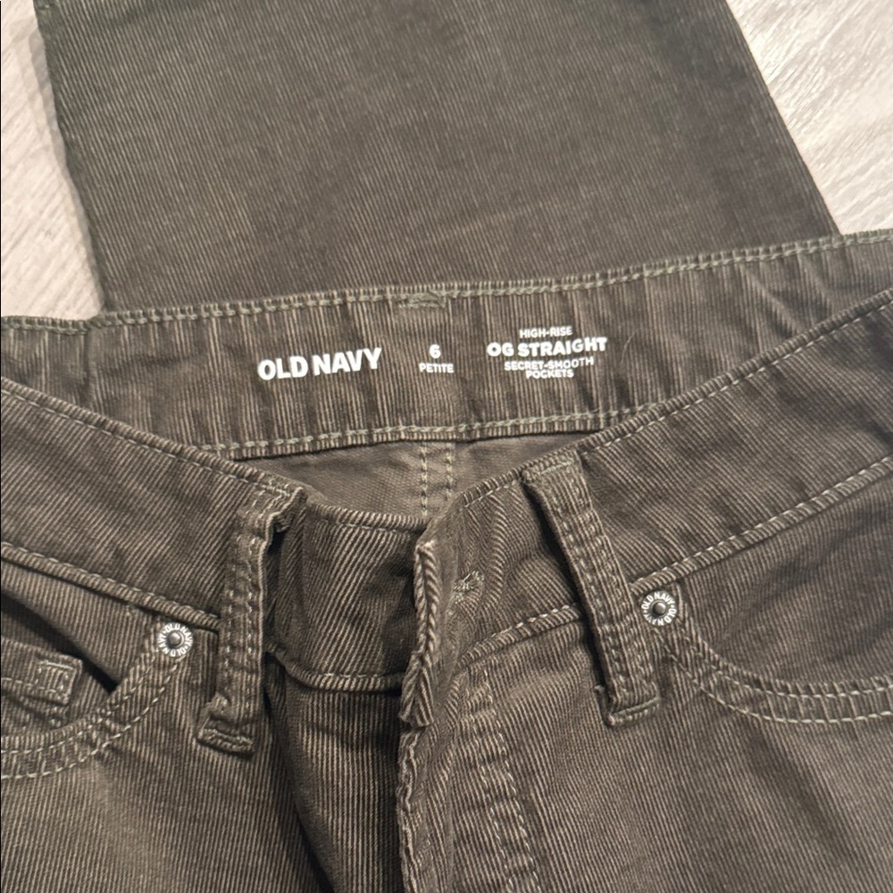 Old Navy Women’s Corduroy Pants in Forest Green - Picture 2 of 3